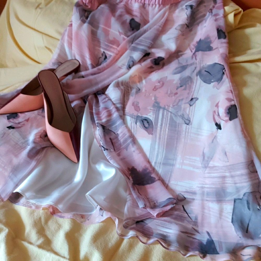 Mid length skirt